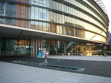 未来館の建物